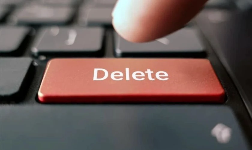 Nhấn nút Delete trên bàn phím để xóa dòng trống